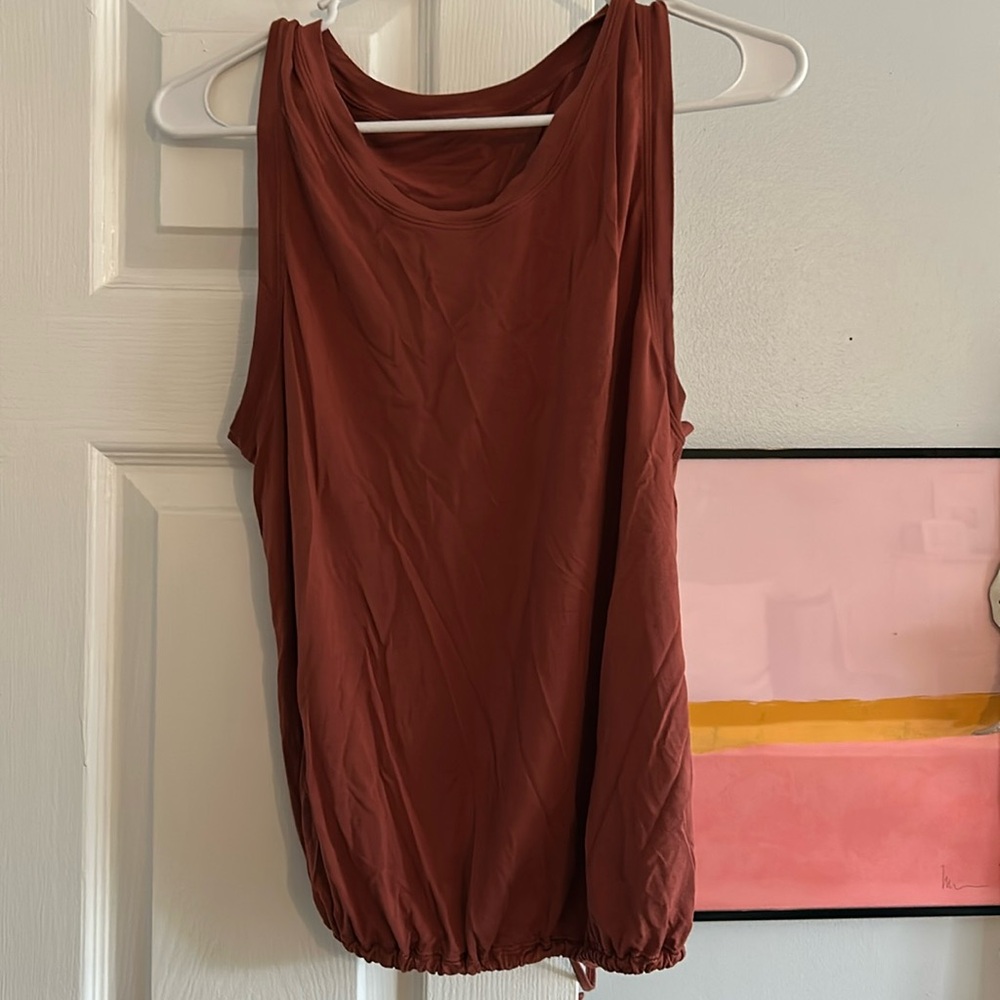Lululemon rust tank